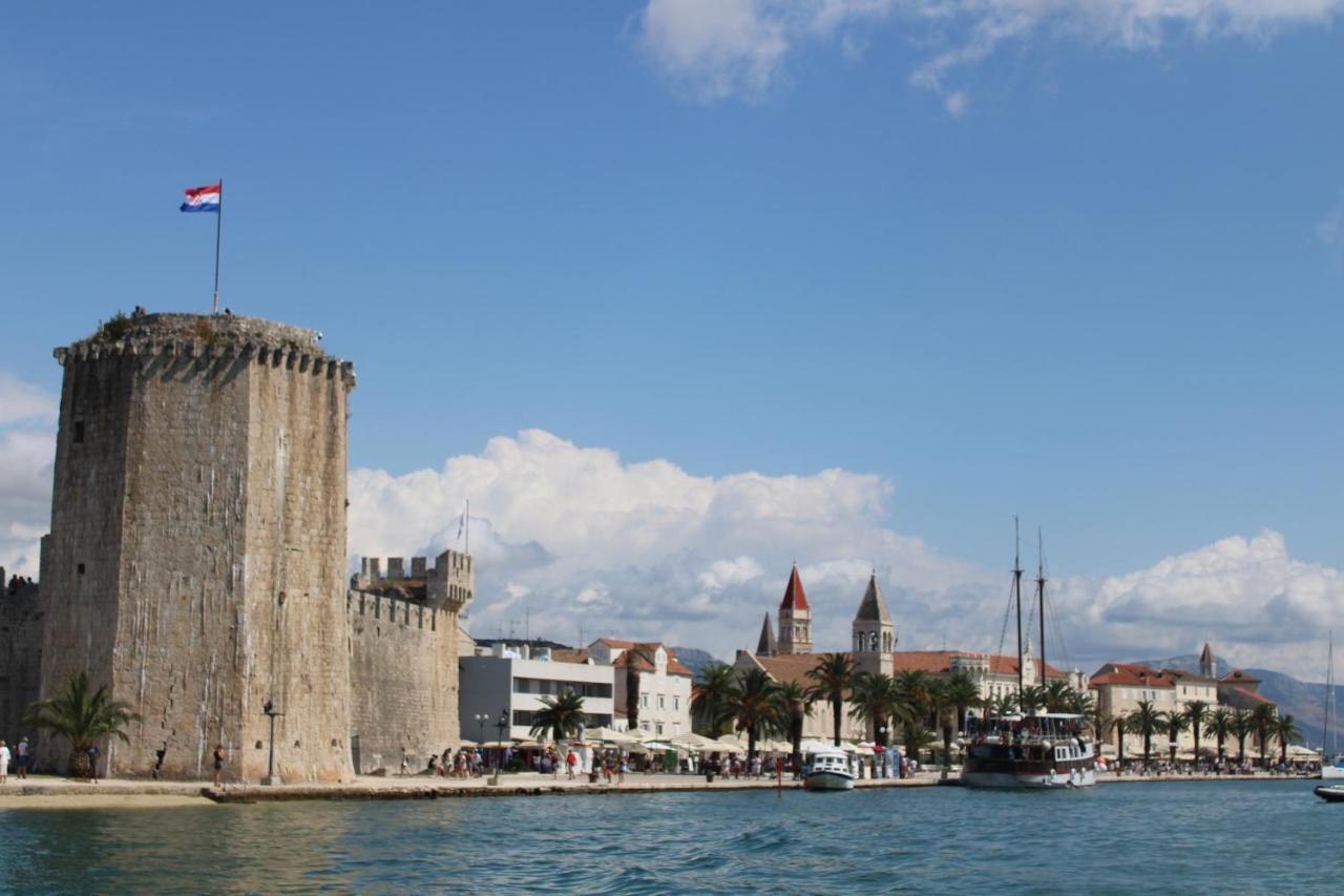 Apartments Villa Macola Trogir Exteriör bild