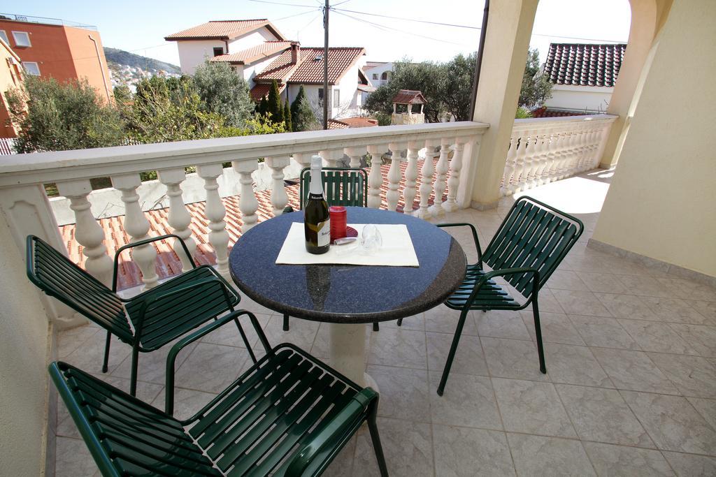 Apartments Villa Macola Trogir Exteriör bild